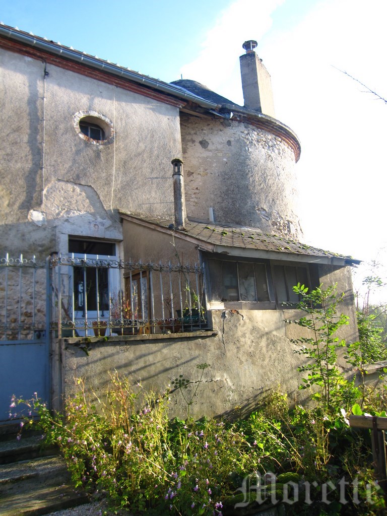 la "cabane" adossée à la Tour